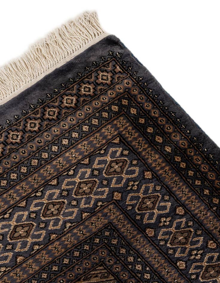 Detail image of 6' 8 x 9' 11  Hand Knotted Sarough Oriental Rug