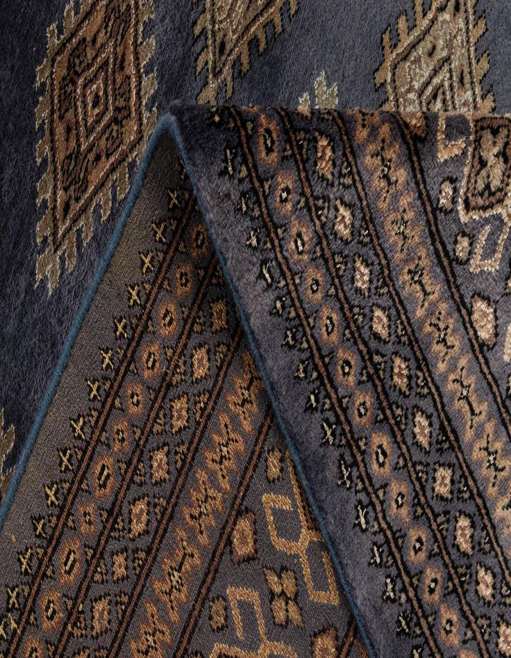 Detail image of 6' 8 x 9' 11  Hand Knotted Sarough Oriental Rug