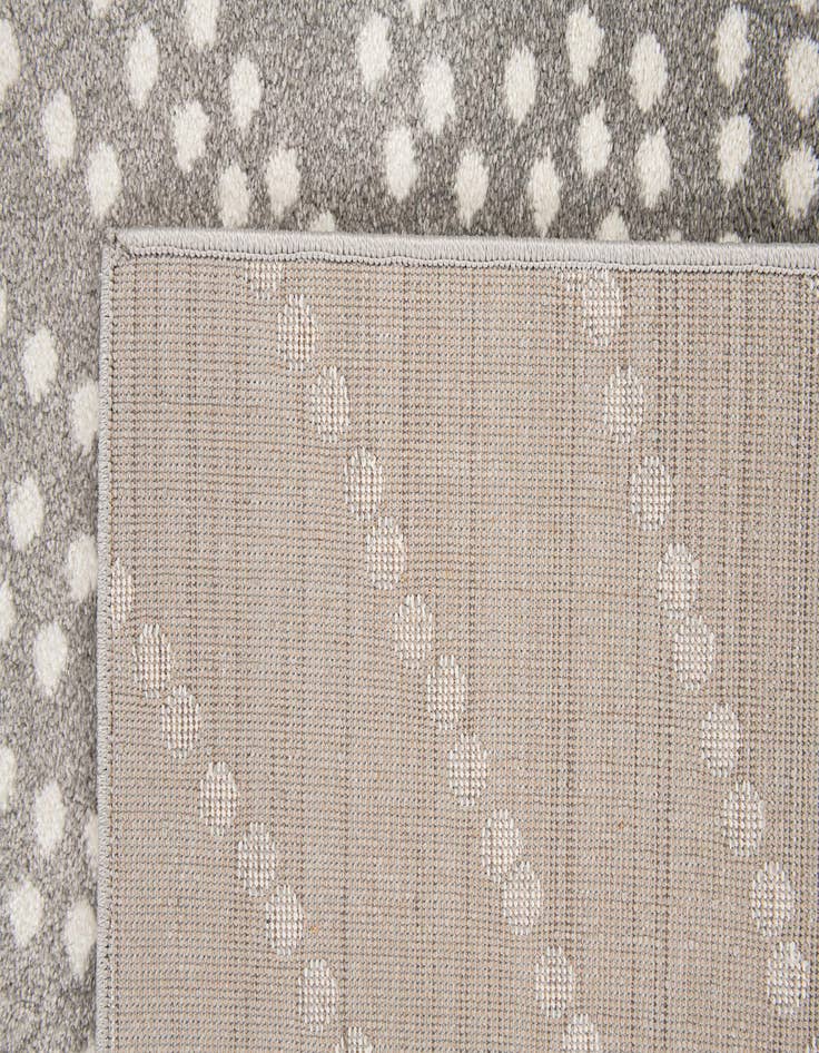 Detail image of 5' 2 x 7' 9 Savannah Rug