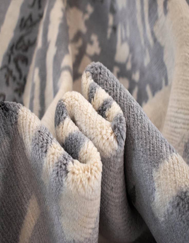 Detail image of 7' 9 x 9' 8 Simla Mohair Rug