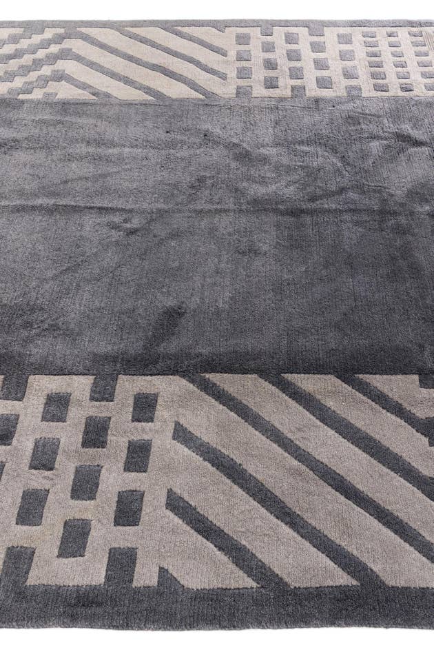 Detail image of 6' 8 x 9' 10 Hand Knotted Tibet Wool Rug