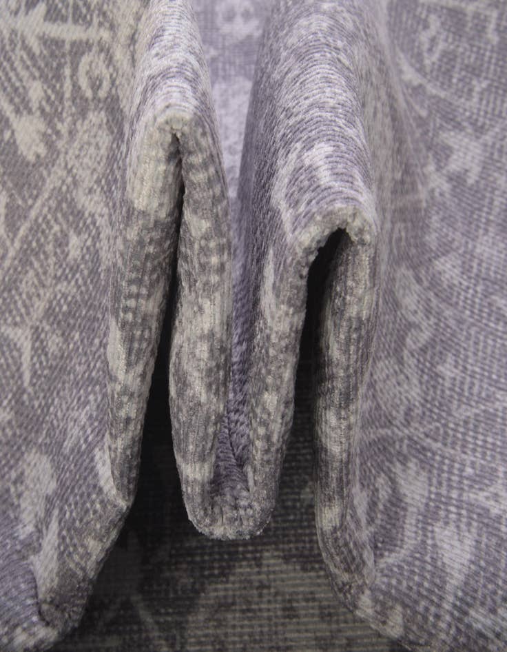 Detail image of 3' 6 x 5' 6 Washable Timeless Rug