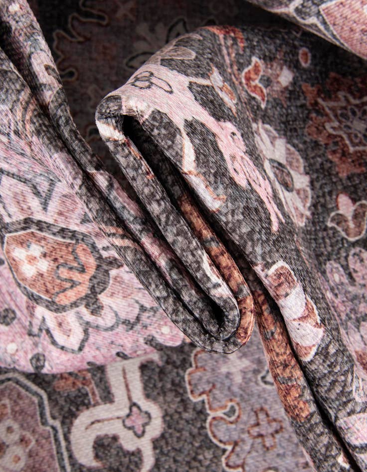 Detail image of 3' 6 x 5' 6 Washable Timeless Rug