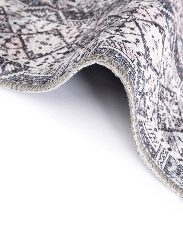 Detail image of 3' 6 x 5' 6 Washable Timeless Rug