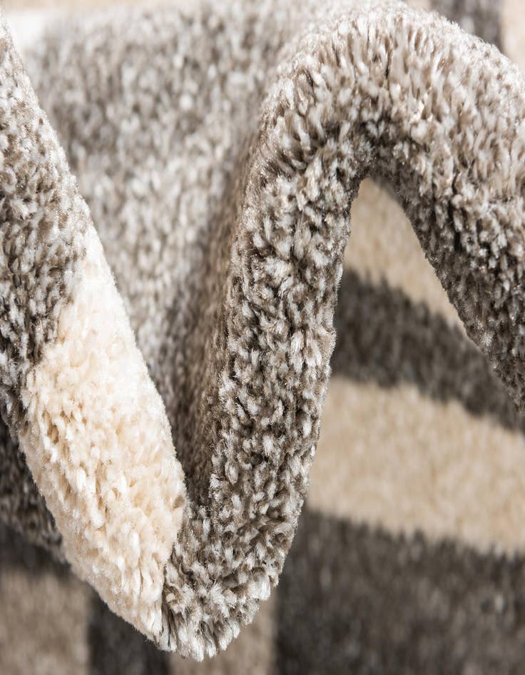 Detail image of 7' x 10' Trellis Rug