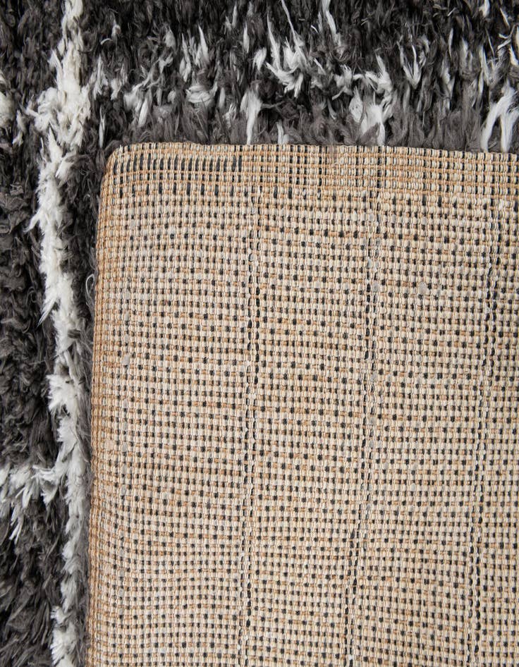Detail image of 5' 3 x 7' 7 Trellis Shag Rug