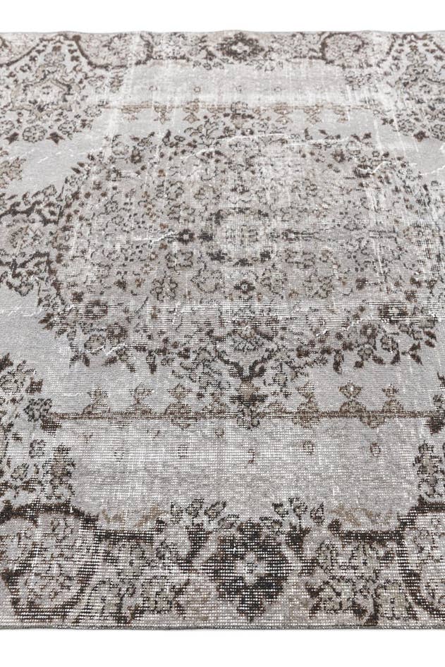 Detail image of 5' 3 x 9' 3 Ultra Vintage Wool Rug