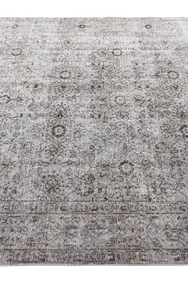 Detail image of 6' 1 x 9' 10 Ultra Vintage Wool Rug