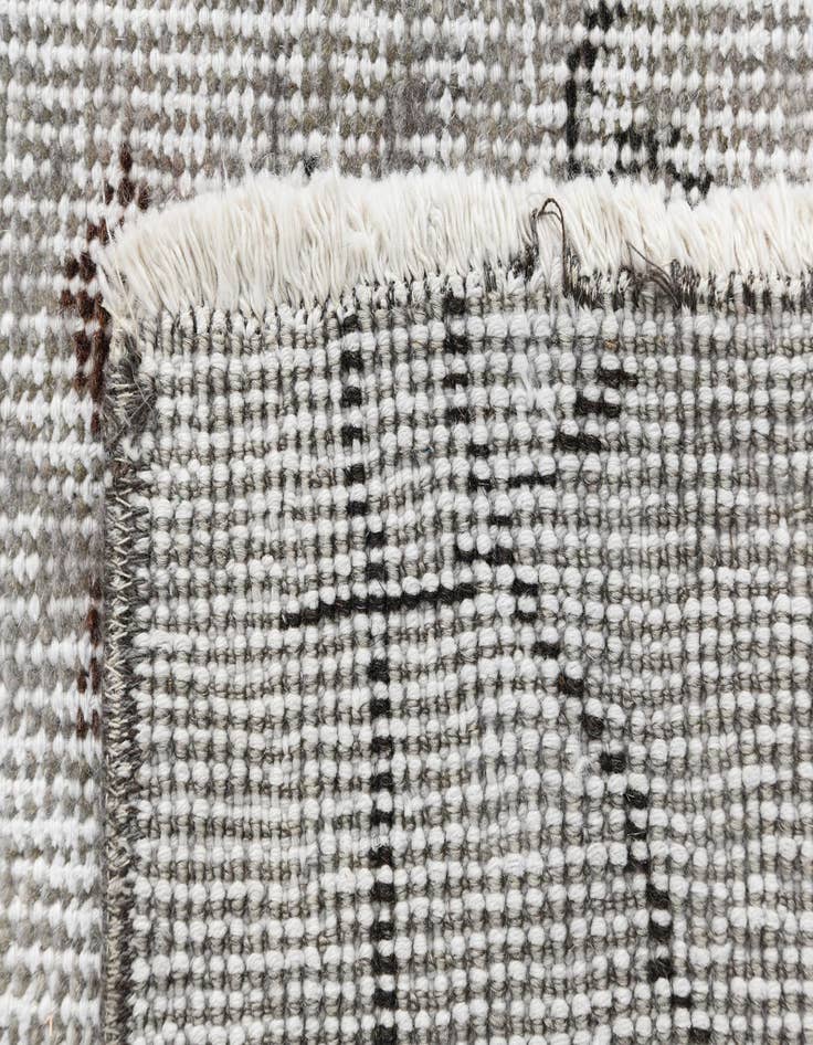 Detail image of 6' 4 x 9' 8 Ultra Vintage Wool Rug