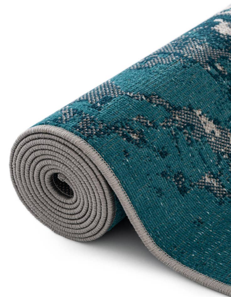 Detail image of 4' x 6' Valencia Rug