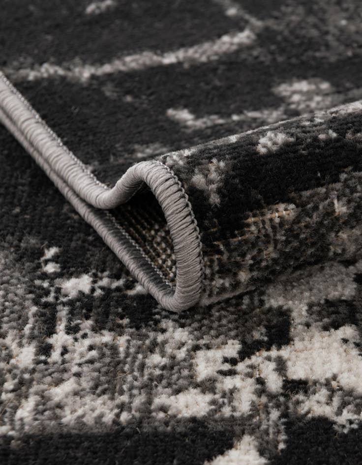 Detail image of 4' x 6' Valencia Rug