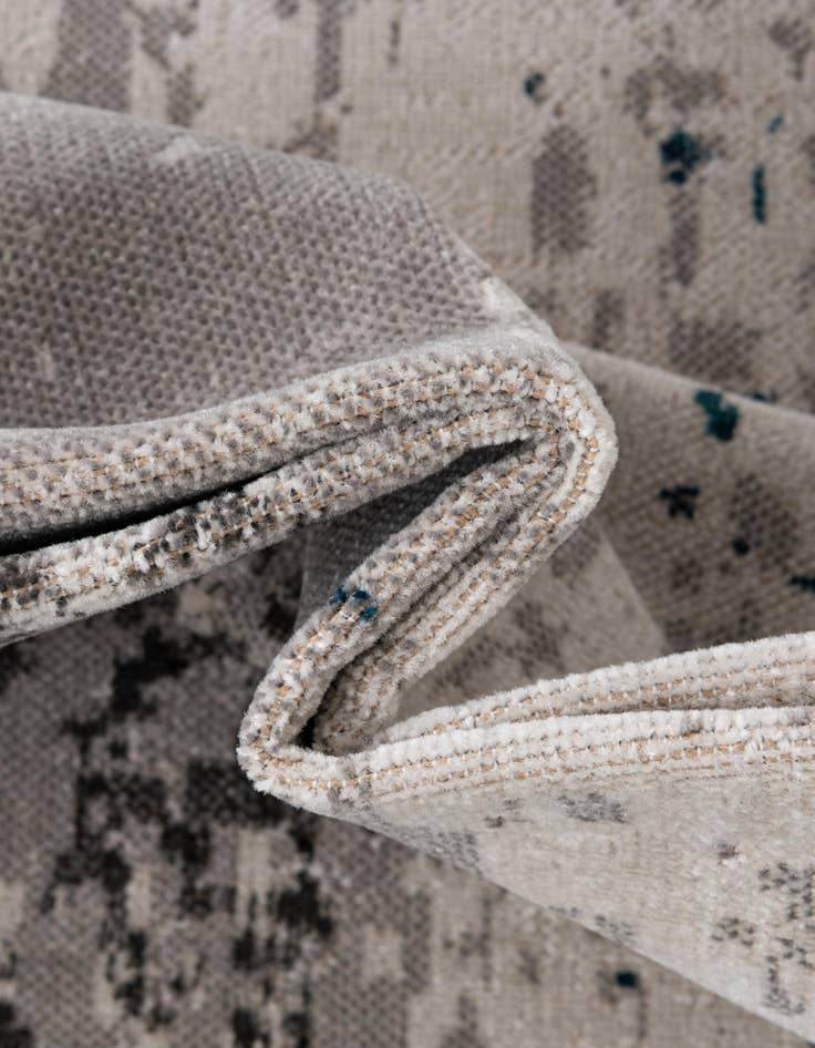Detail image of 4' x 6' Valencia Rug