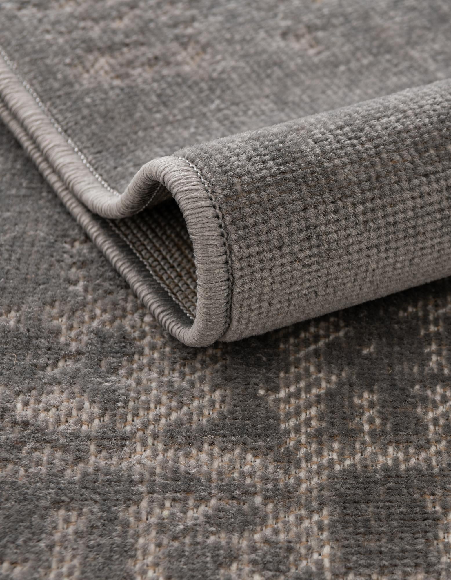 4' x 6' Valencia Rug