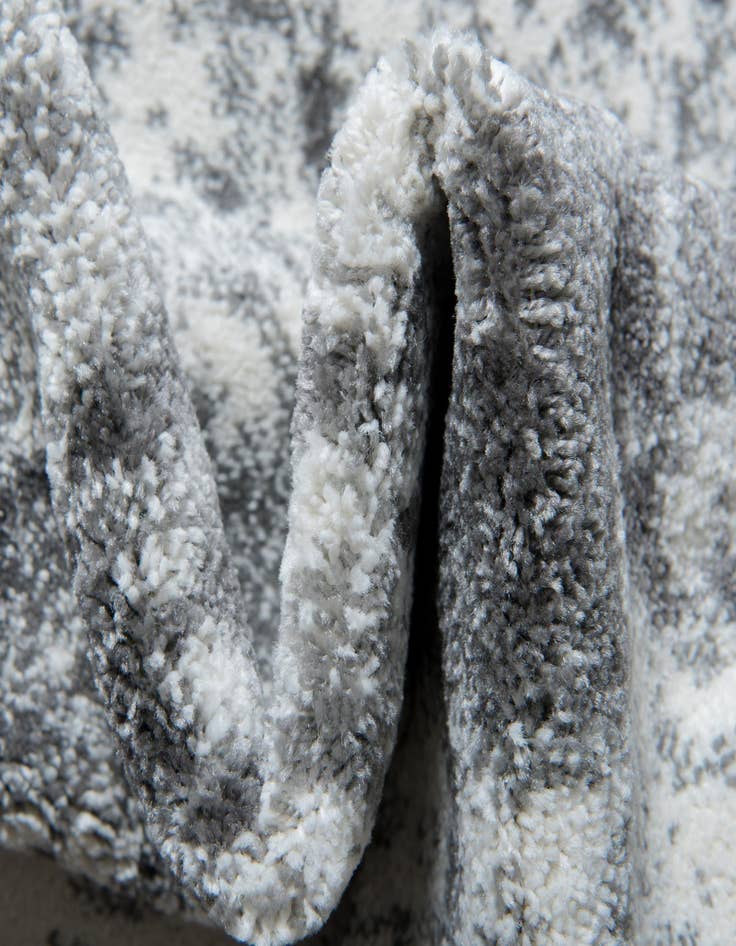 Detail image of 4' x 6' Veneto Rug