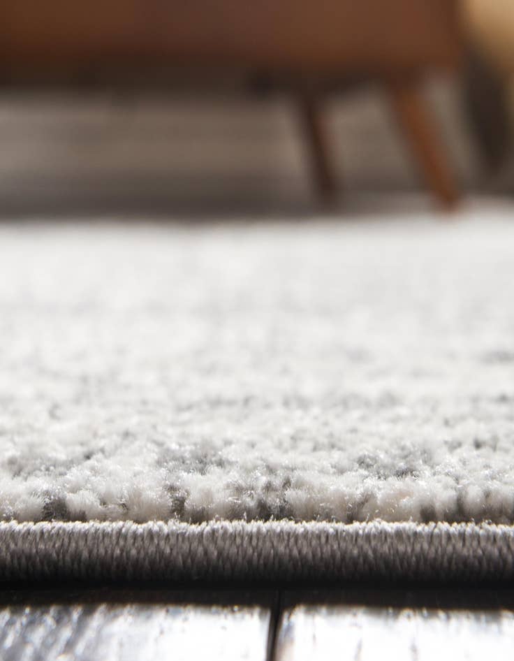 Detail image of 2' x 3' Venice Rug