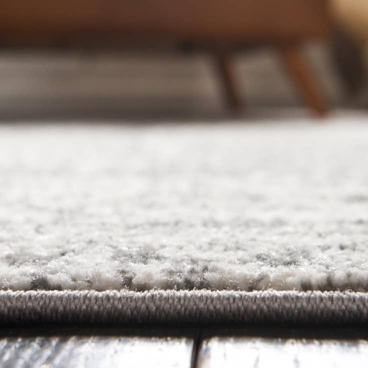 Detail image of 7' 10 x 10' Venice Rug