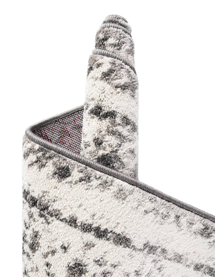 Detail image of 7' 10 x 10' Venice Rug
