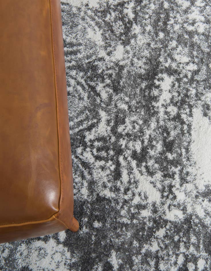 Detail image of 5' x 8' Venice Rug