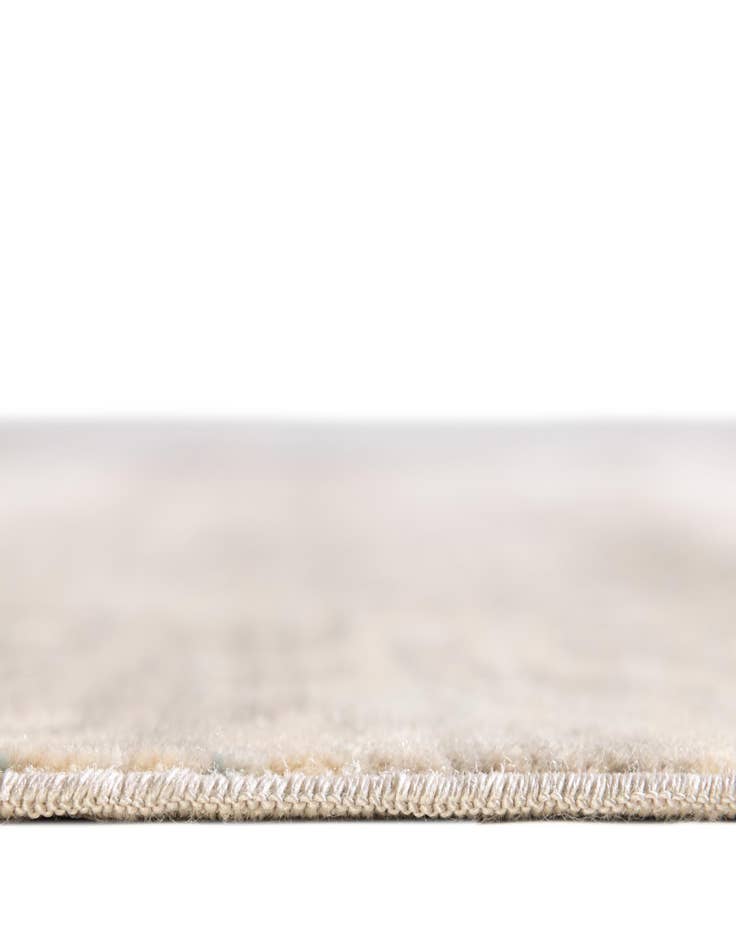 Detail image of 3' 3 x 5' 3 Victoria Rug