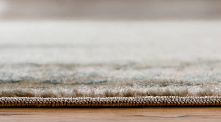 Detail image of 5' x 8' Victoria Rug