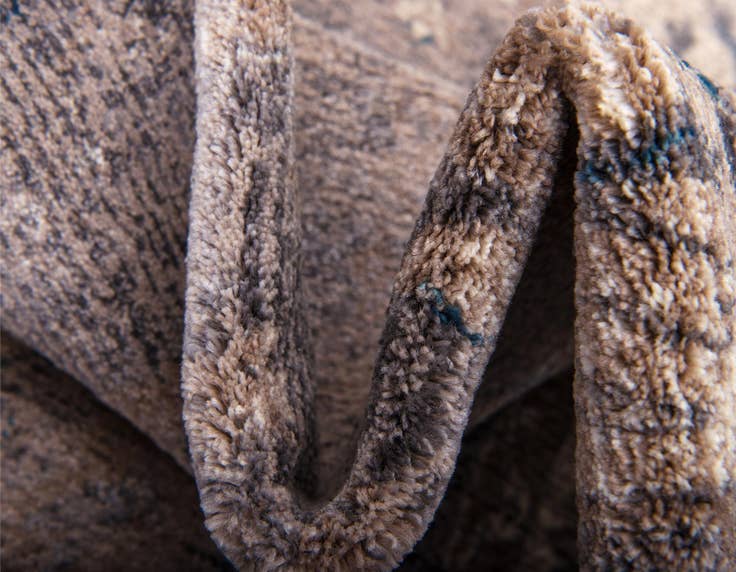 Detail image of 5' x 8' Vienna Rug