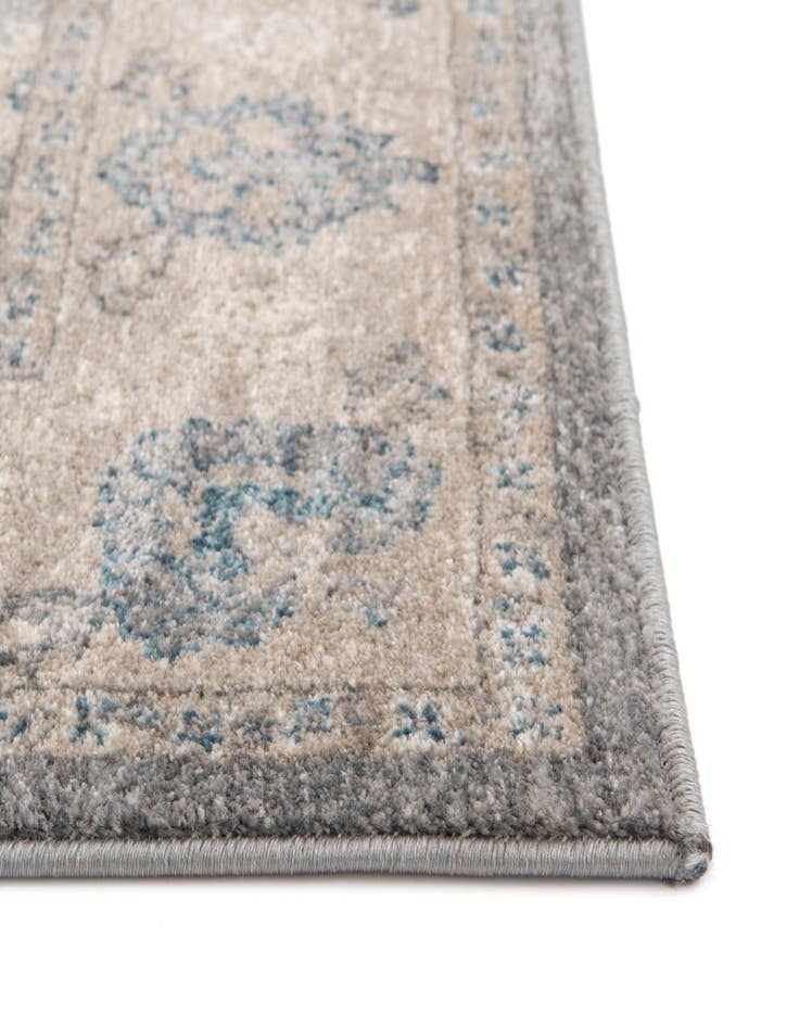 Detail image of 3' 3 x 5' 3 Vienna Rug