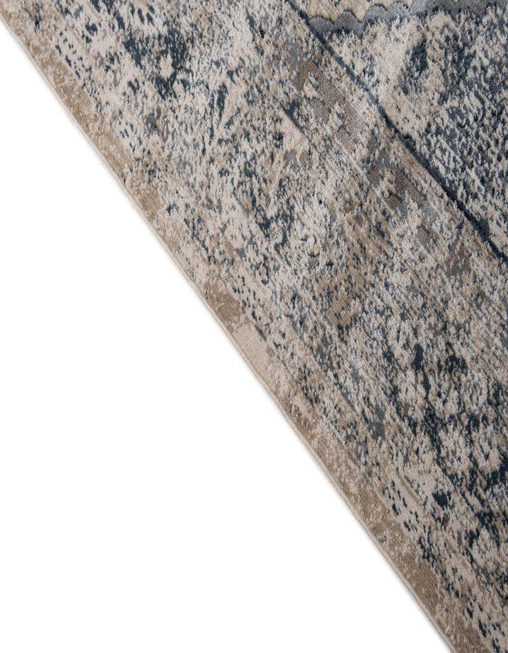 Detail image of 5' x 7' 7 Villa Rug