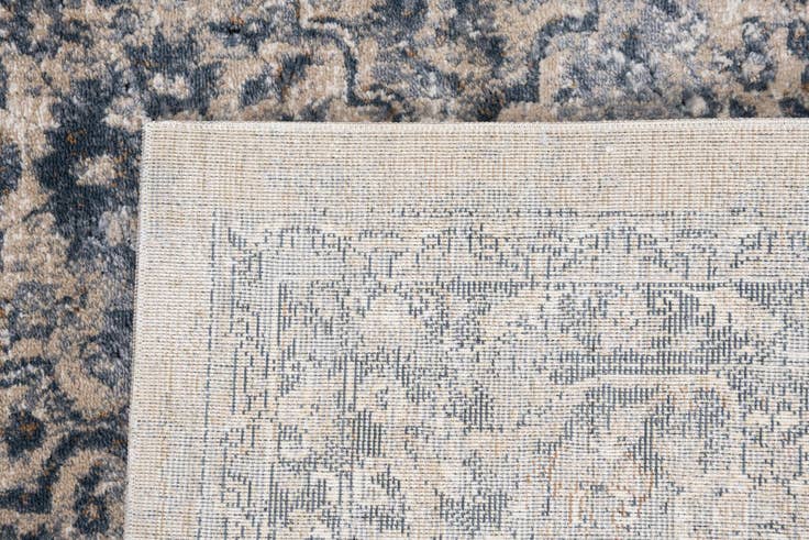 Detail image of 5' x 7' 6 Villa Rug