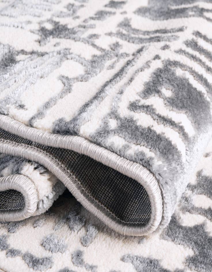 Detail image of 2' x 3' Vince Camuto Rug