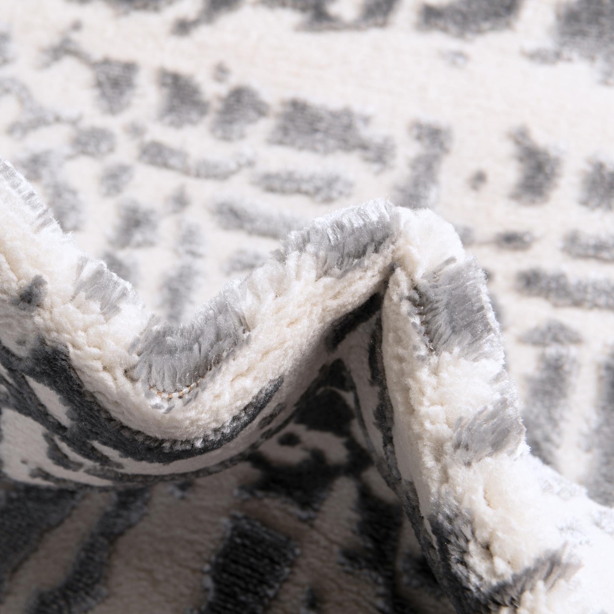 2' x 3' Vince Camuto Rug