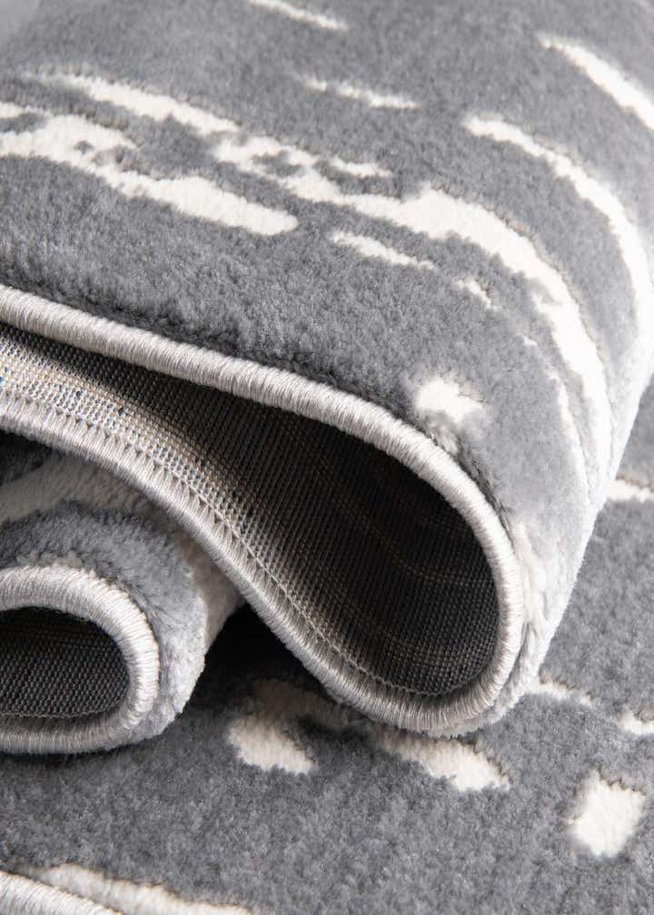 5' 3 x 8' Vince Camuto Rug