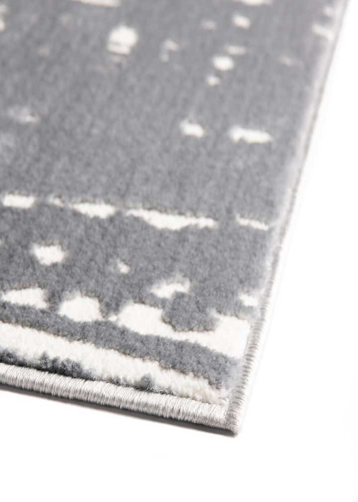 5' 3 x 8' Vince Camuto Rug