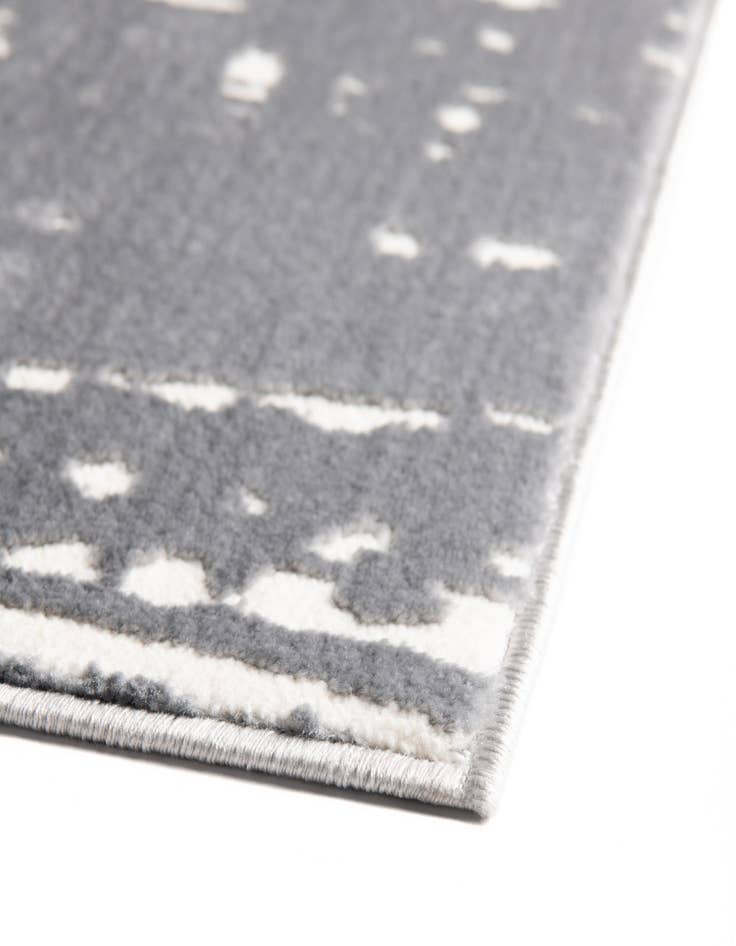 Detail image of 5' 3 x 8' Vince Camuto Rug