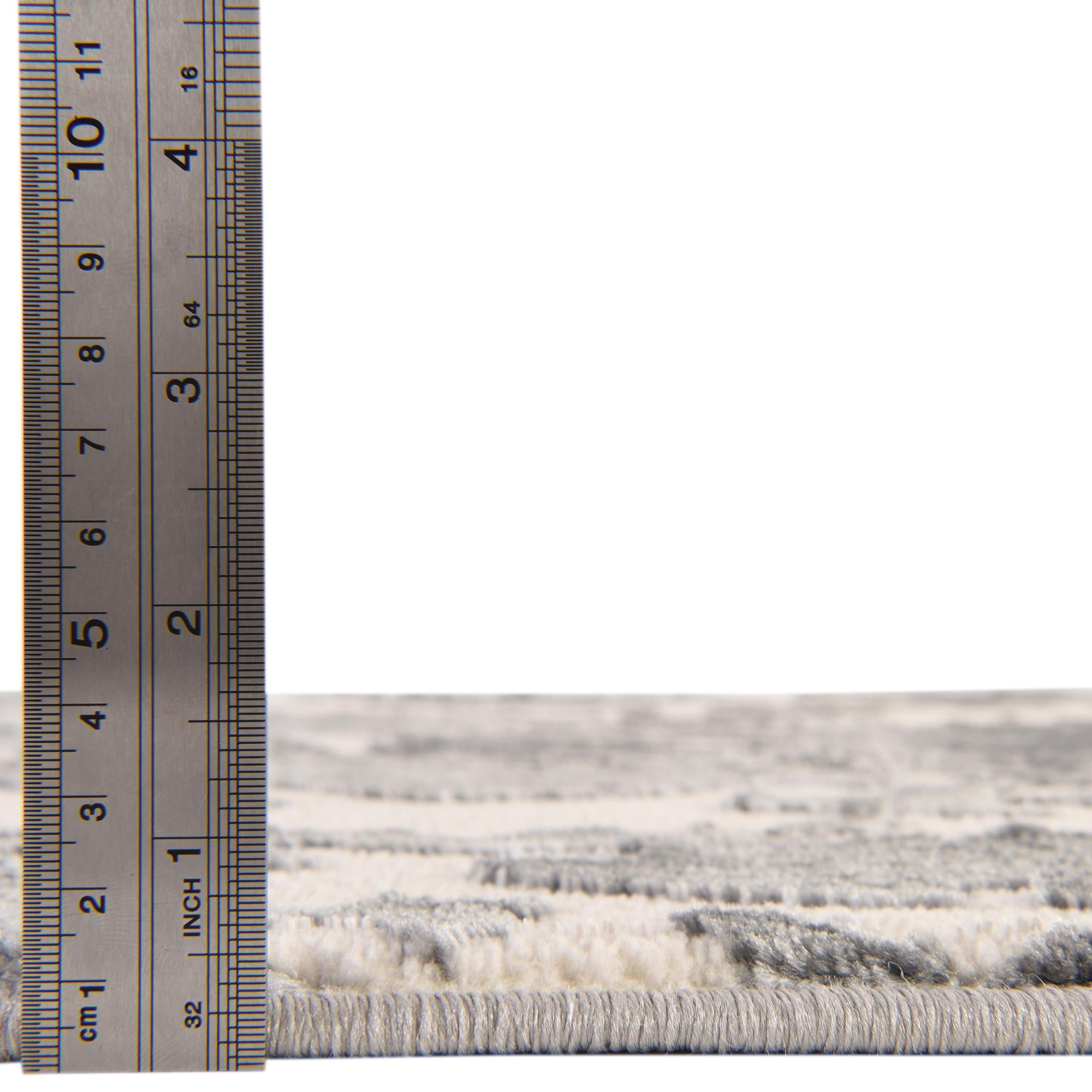 5' 3 x 8' Vince Camuto Rug