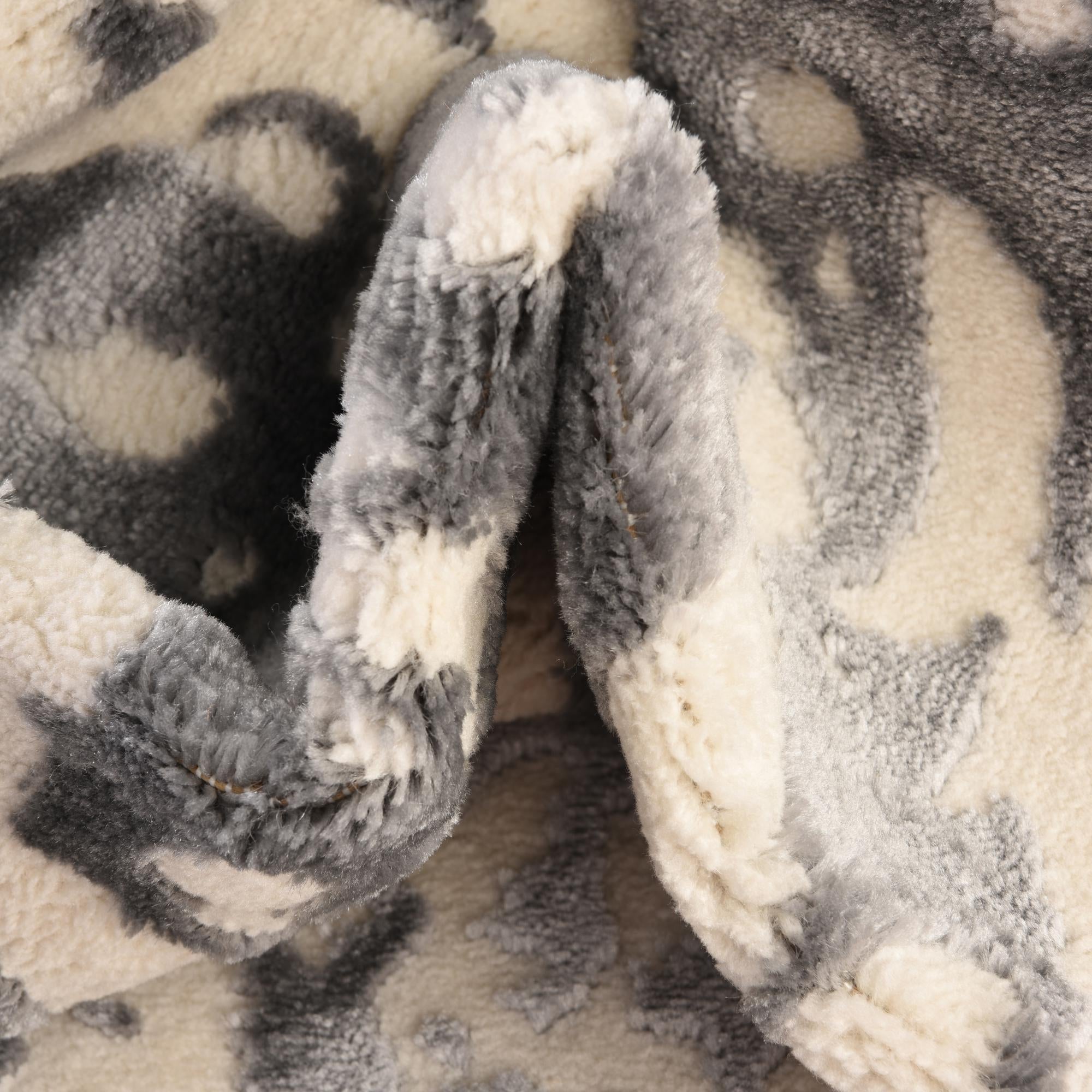 5' 3 x 8' Vince Camuto Rug