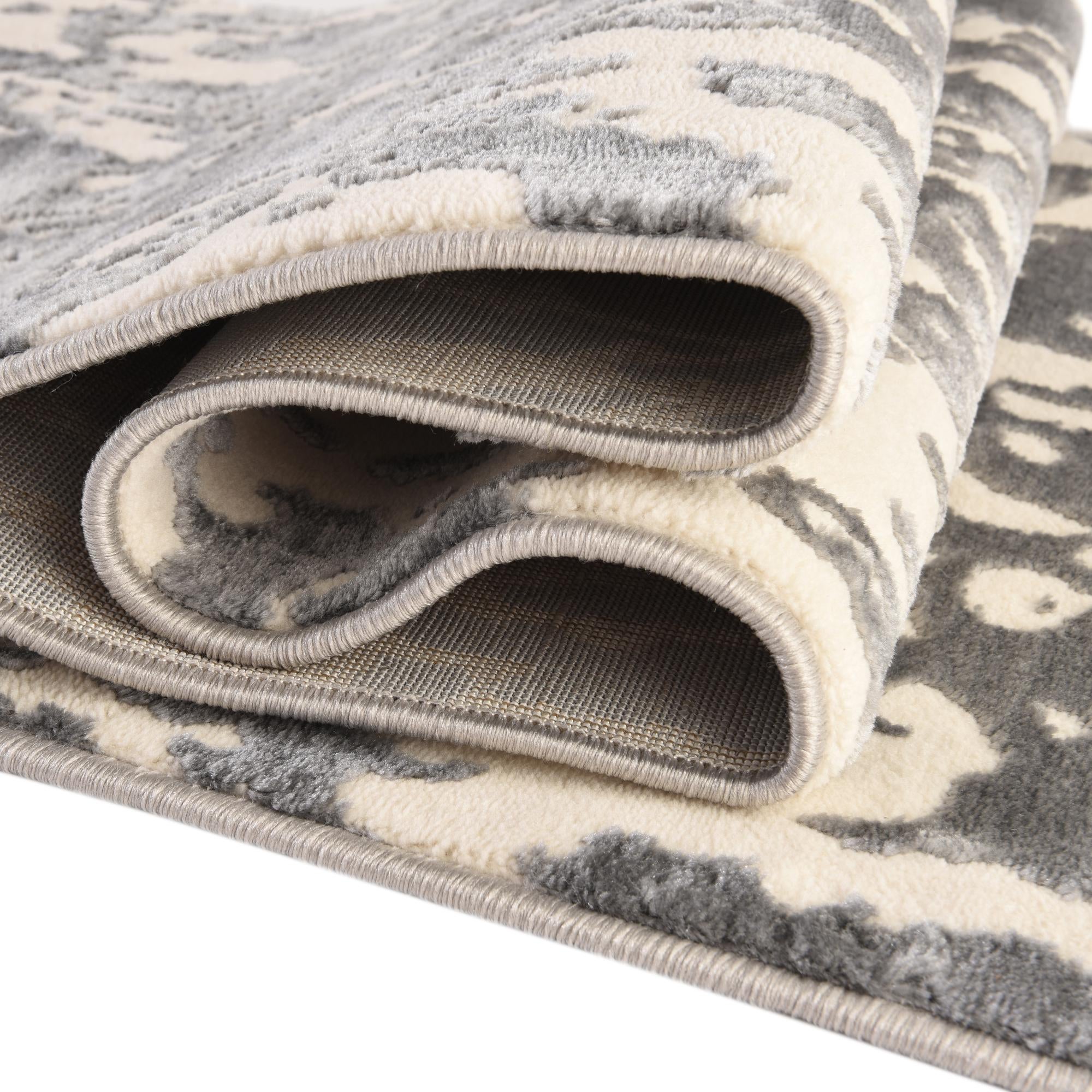 5' 3 x 8' Vince Camuto Rug