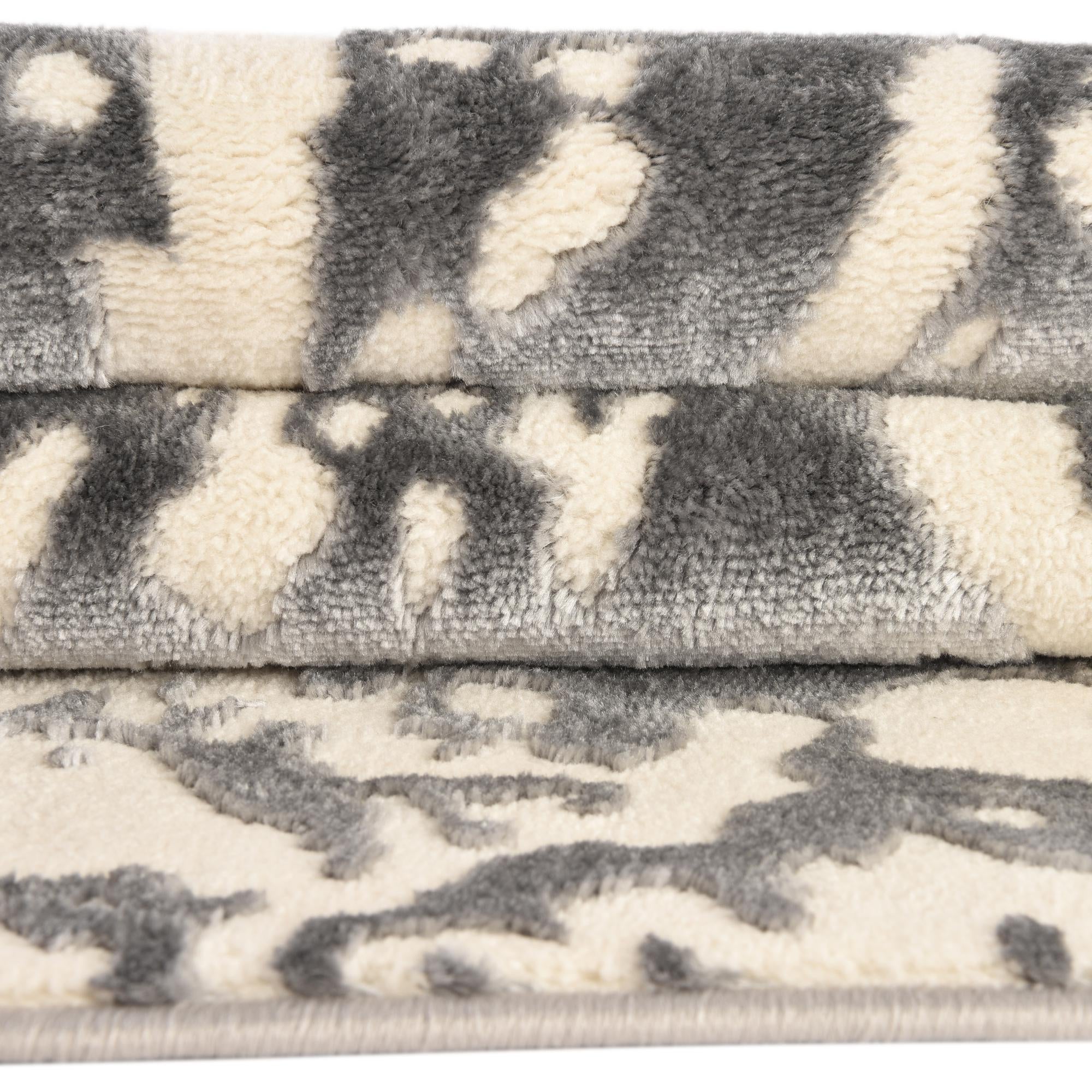 5' 3 x 8' Vince Camuto Rug