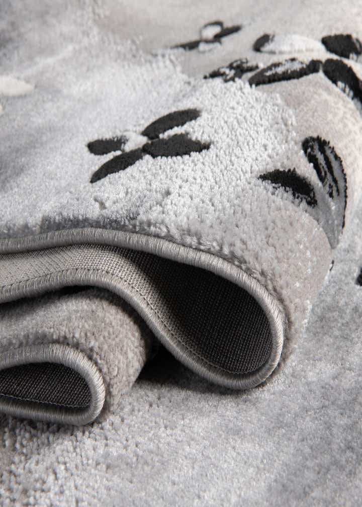 5' 3 x 8' Vince Camuto Rug