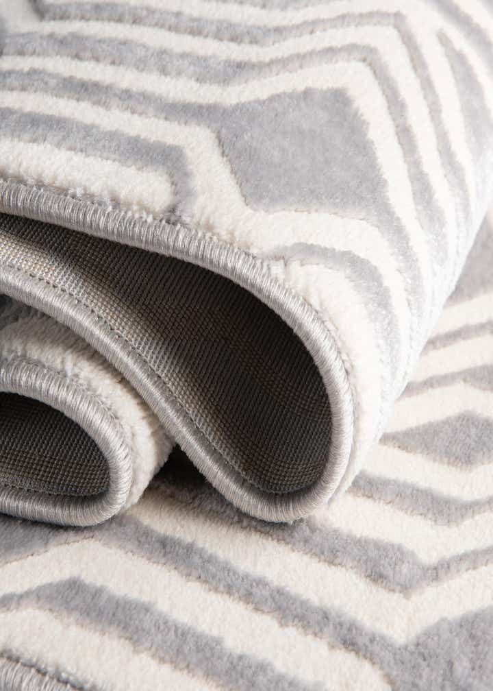 2' x 3' Vince Camuto Rug