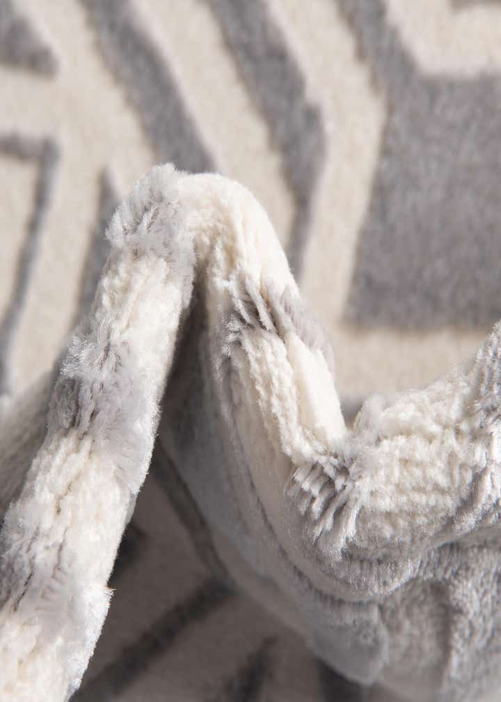 2' x 3' Vince Camuto Rug