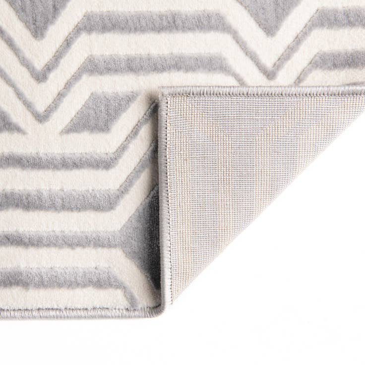 Detail image of 2' x 3' Vince Camuto Rug