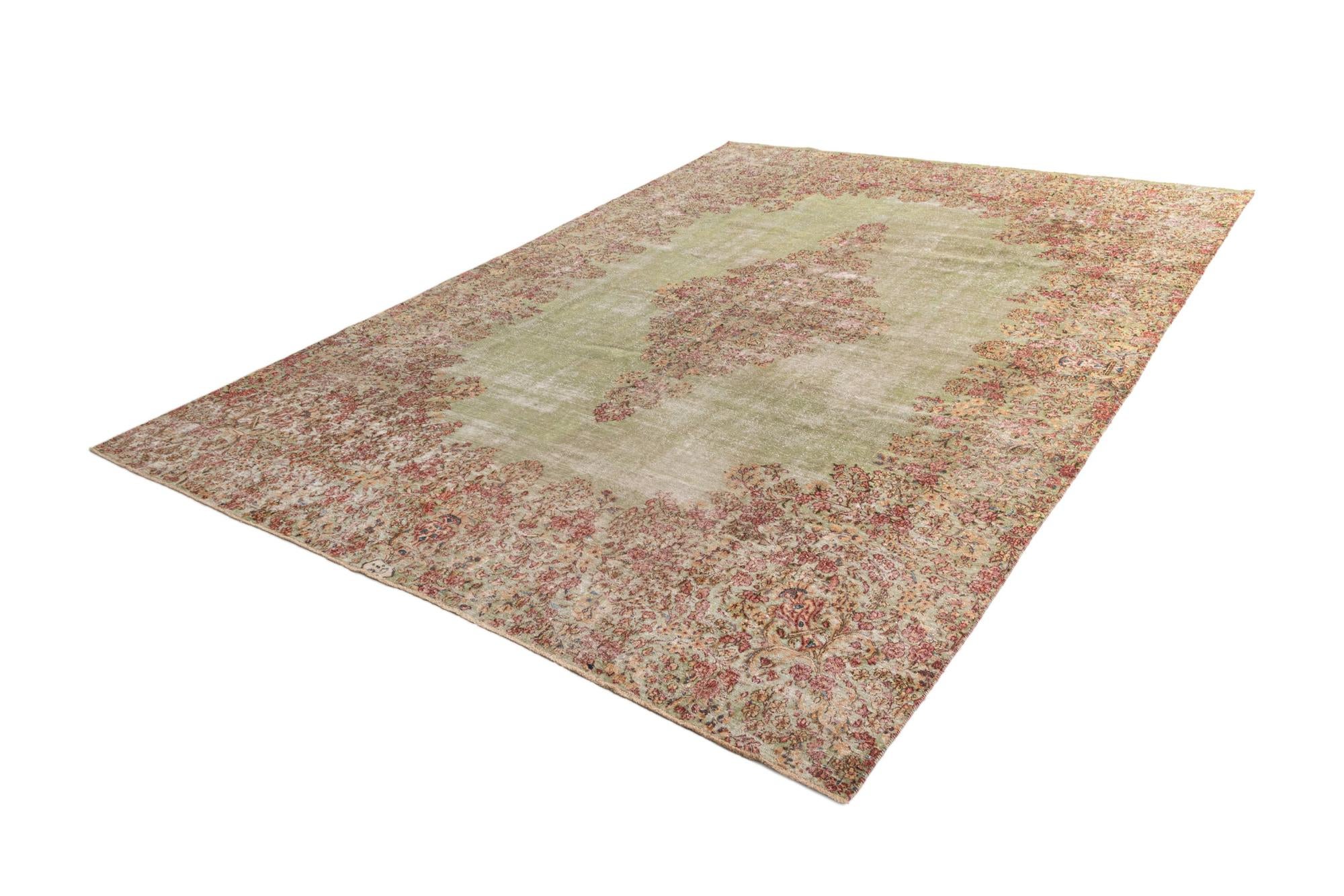 9' 1 x 13' 3 Vintage Royal Wool Rug
