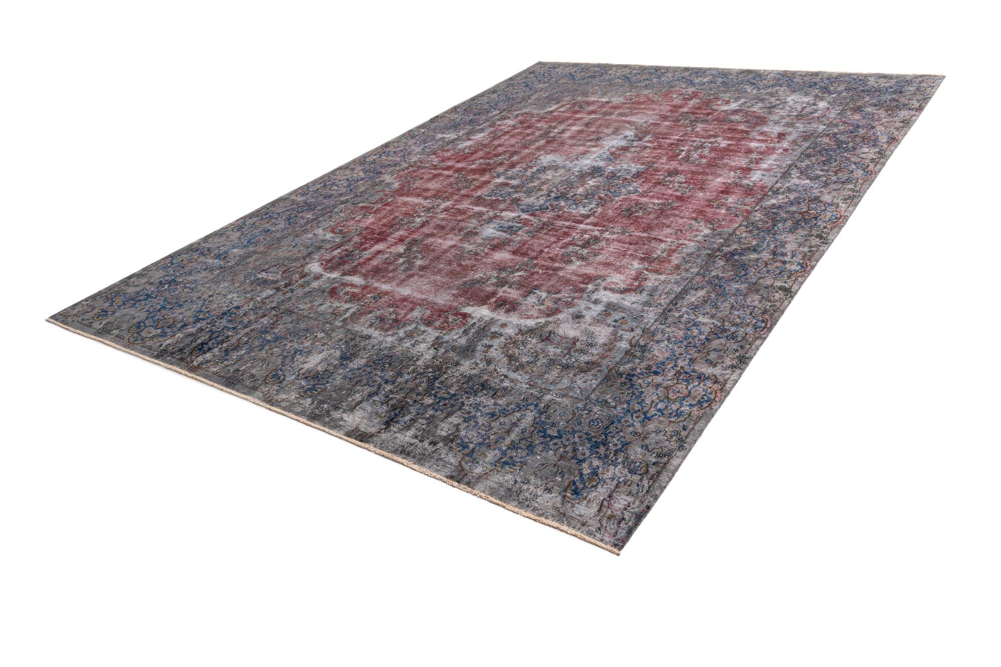 9' 6 x 13' 8 Vintage Royal Wool Rug