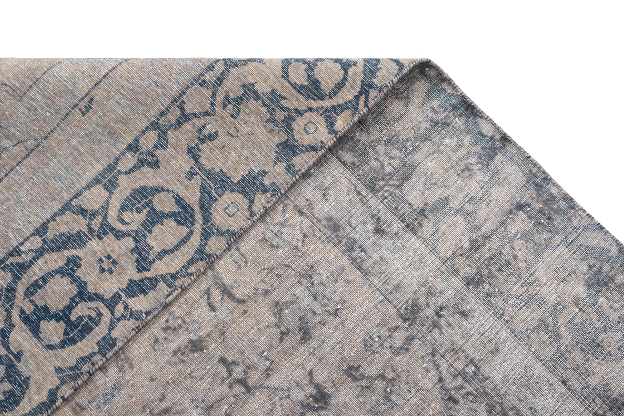 9' 1 x 12' 1 Vintage Royal Wool Rug