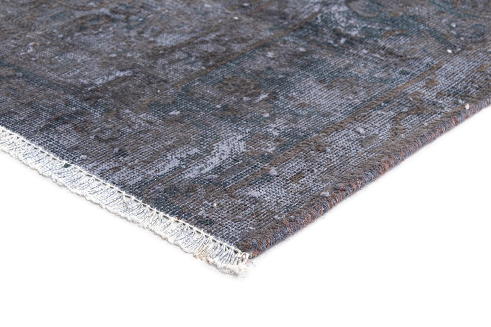 5' 6 x 8' 4 Vintage Royal Wool Rug