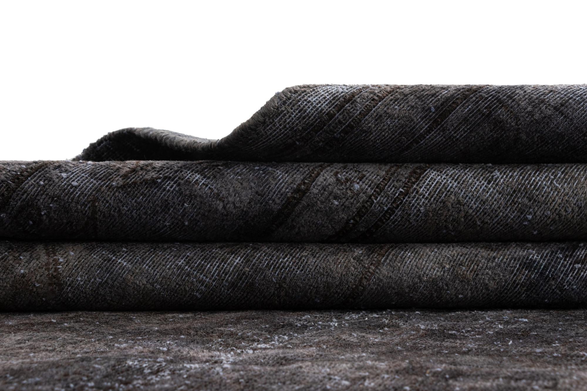 6' 11 x 9' 3 Vintage Royal Wool Rug