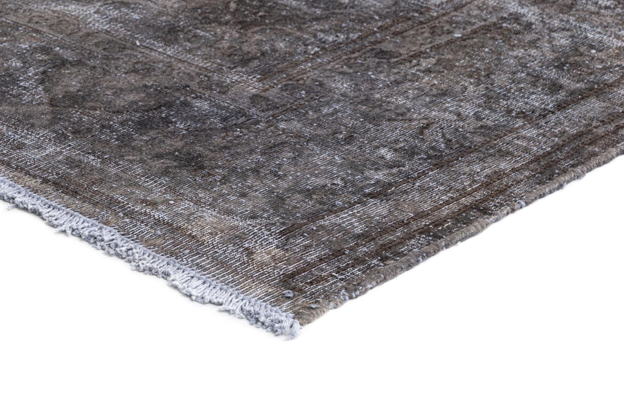 6' 11 x 9' 3 Vintage Royal Wool Rug