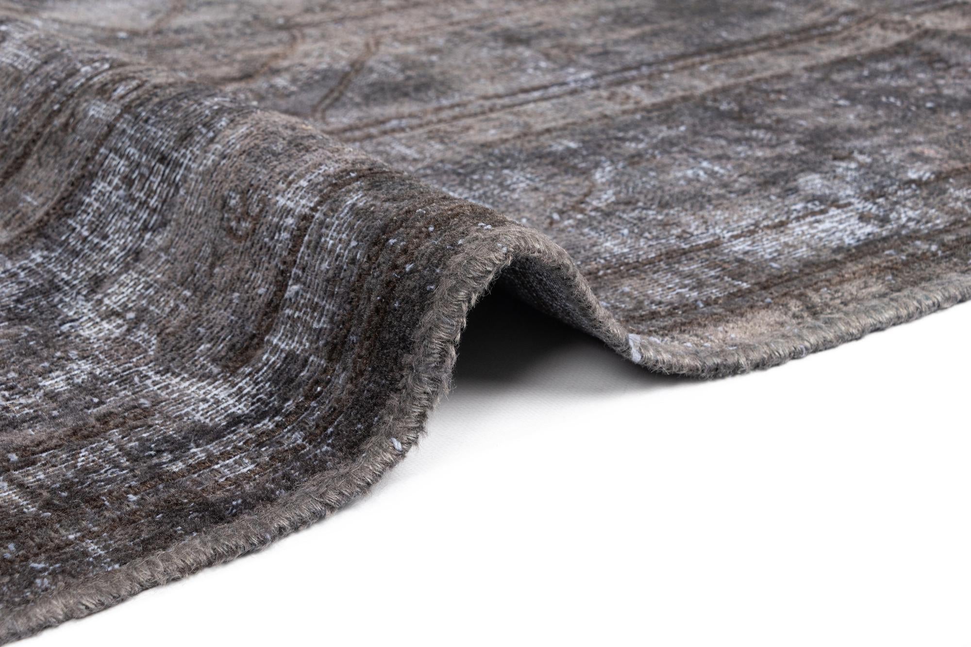 6' 11 x 9' 3 Vintage Royal Wool Rug