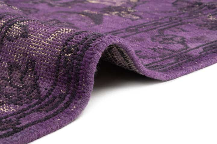 4' 11 x 8' Vintage Rug