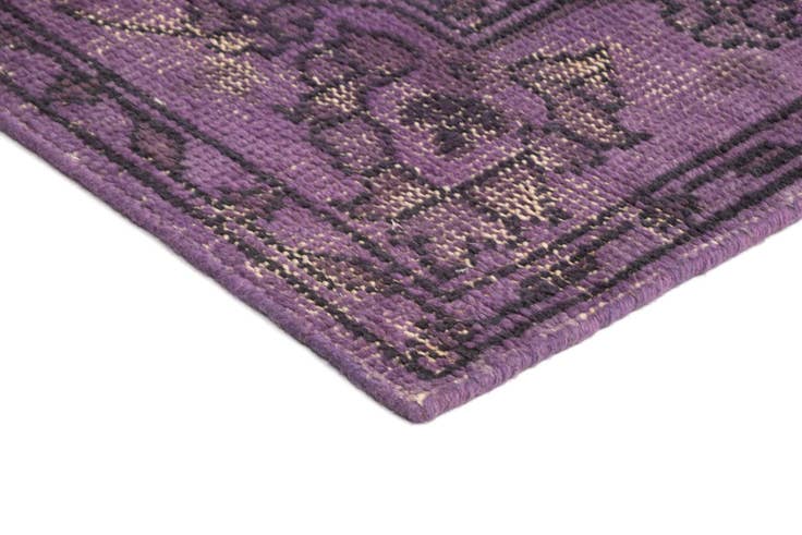 Detail image of 4' 11 x 8' Vintage Rug